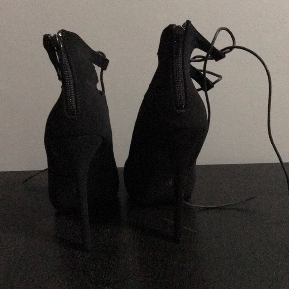 Fashion Nova Lace Heels, Size 9, Black - Picture 3 of 4